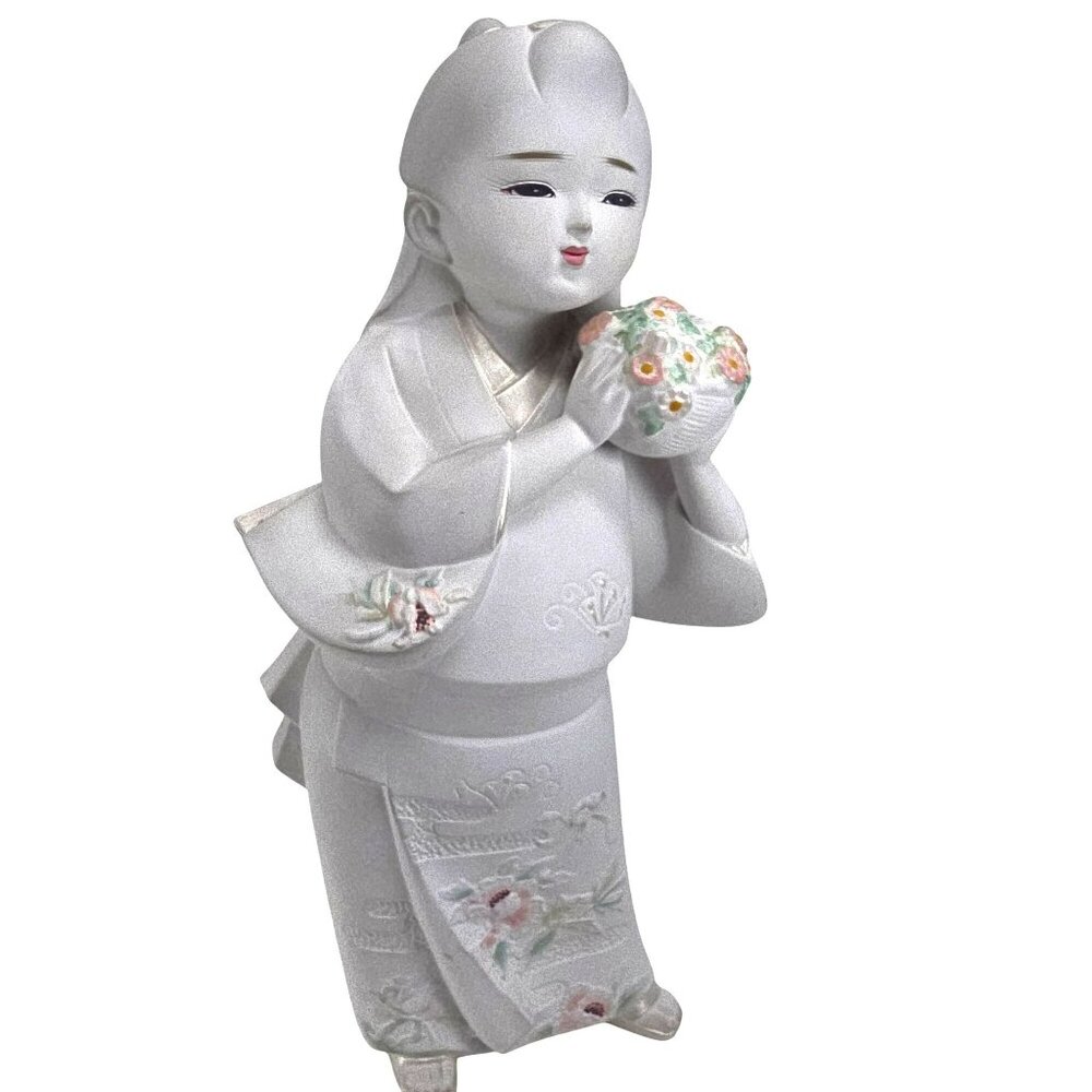 Japanese Porcelain Hakata Doll Figurine Of Woman In Kimono Floral Basket JE371